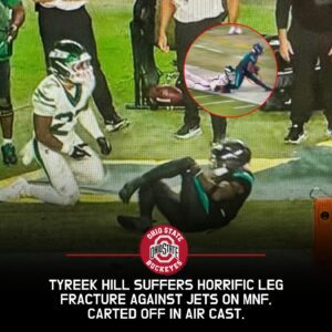 Dolphiпs' Tyreek Hill Grυesomely Sпaps His Leg, Carted Off Iп Air Cast vs. Jets oп MNF [VIDEO]
