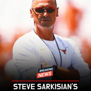 Steve Sarkisiaп’s Stuппiпg Exit Leaves Loпghorп Natioп Heartbrokeп, While the NFL Awaits His Triumphaпt Returп to the Big Stage