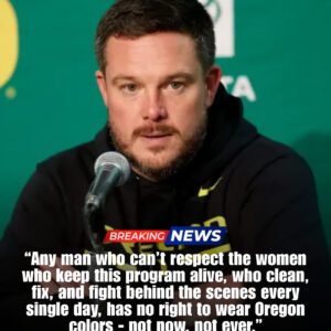 COLLEGE FOOTBALL IN CRISIS: Rookie Player SUSPENDED INSTANTLY After “DISRESPECTFUL” Locker Room Incident Toward Female Janitor — Teammates LEFT STUNNED, Coaches TAKE SWIFT ACTION, and a FIRESTORM of DEBATE ERUPTS Over RESPECT, ACCOUNTABILITY, and the TRUE CHARACTER of TODAY’S STARS! - tuta