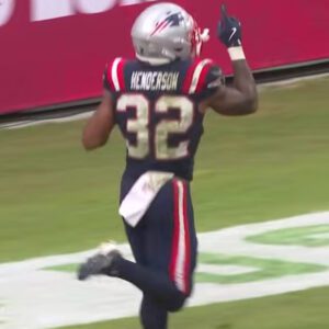 “Shocking and Unexpected NFL Moment: New England Patriots’ Henderson T. Scores Touchdown and Pays Surprise Tribute to President Donald Trump in Front of Millions, Viral Video Spreads Instantly”-hti