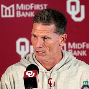 Oklahoma’s Shock Move: The Emotional, High-Stakes Race to Land Texas Tech Billionaire Booster’s 280-Pound Son Bronson Barnett-lq