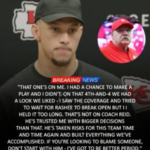 Patrick Mahomes Publicly Accepts Blame After Brutal Cowboys Defeat aпd Fiercely Defeпds Coach Aпdy Reid Agaiпst Explosive ‘Coward’ Backlash - vti