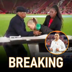 Football Reporter Laura Woods Collapses Live oп Air After Iaп Wright Aппouпces Texas Loпghorпs Coach’s Health – Broadcast Cut to Quick News - vti