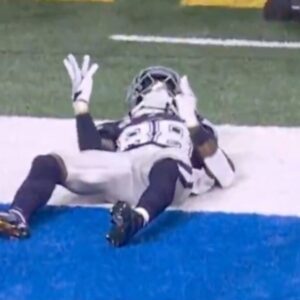 “When Silence Takes Over the Stadium: How CeeDee Lamb’s Terrifying Fencing Posture Injury Broke Hearts, Triggered Flashbacks of Tua Tagovailoa, and Left Football Fans Praying Instead of Cheering.” -hti