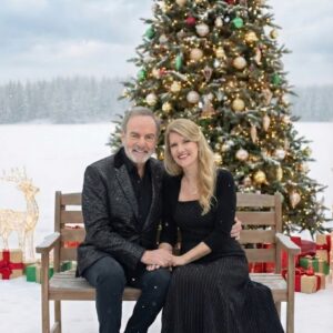 Neil Diamond’s “Just for Fun” Duet With Wife Katie McNeil Goes Viral Overnight — Fans Say the Chemistry Is Too Real to Ignore -du